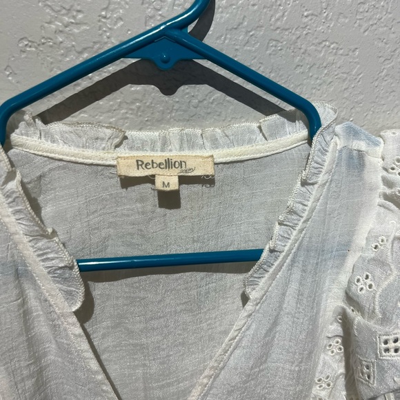 Rebellion cream blouse size M - Picture 2 of 3